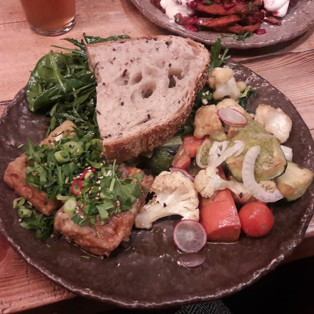 Foto do prato “Crispy Miso Tofu”