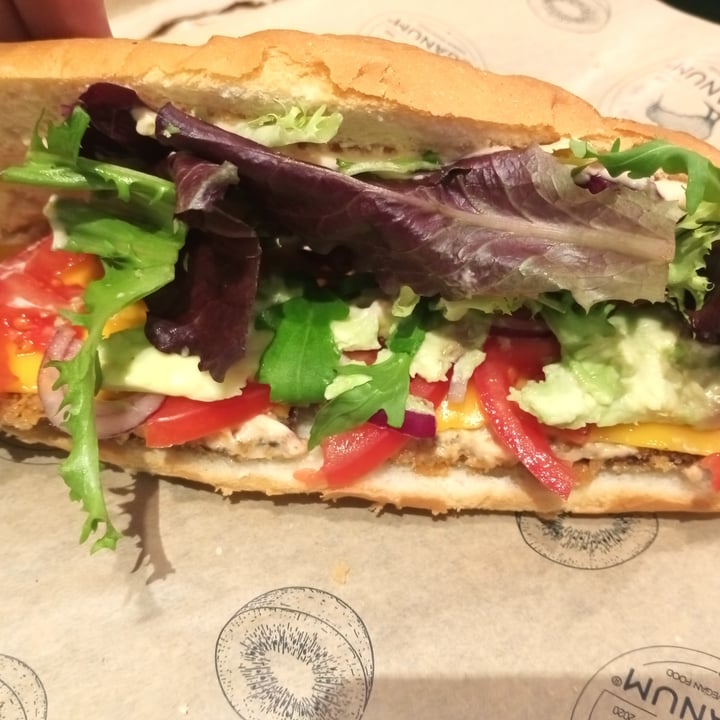 photo of Veganum Red Sandwich shared by @titoherbito on  17 Apr 2022 - review