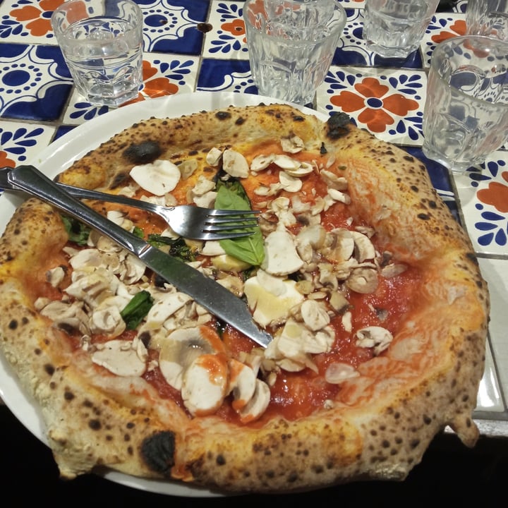 photo of La Felicità Pizza con funghi crudi shared by @kuraudia on  05 Mar 2022 - review
