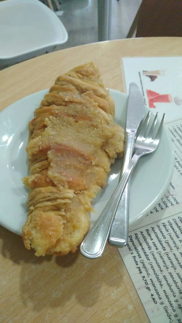 photo of TRES SEMILLAS Croissant con crema de almendra shared by @gottakill on  03 Aug 2019 - review