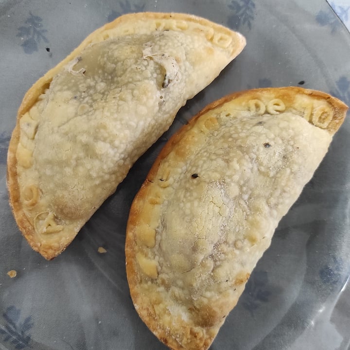 photo of Empanadas de 10 Empanada De Acelga Y Queso shared by @eduzinn on  08 Dec 2021 - review