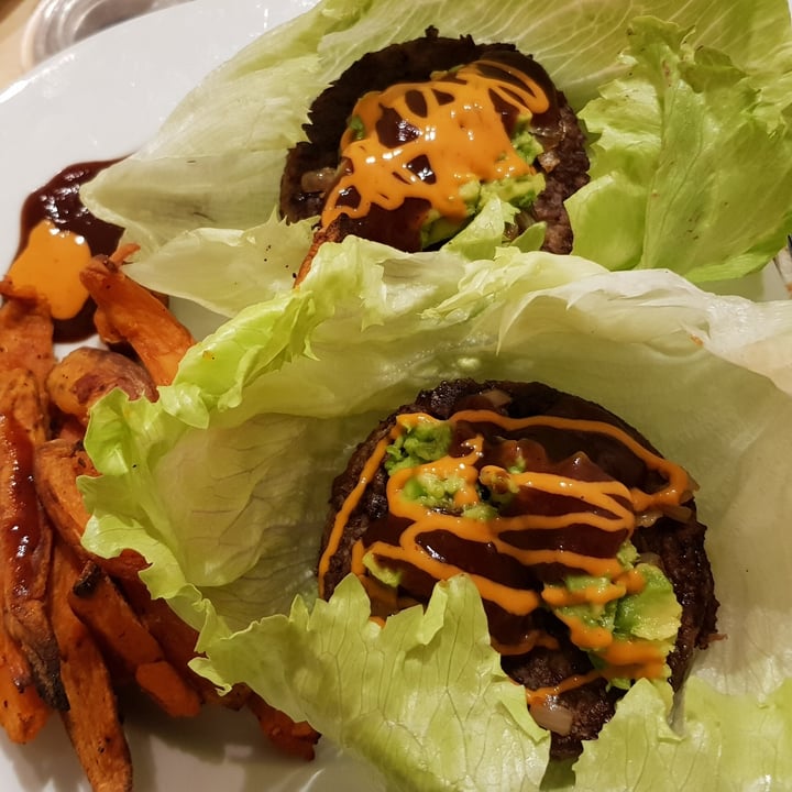 photo of Linda McCartney's Vegetarian 1/4 LB Burgers shared by @holisticliv on  26 Jan 2021 - review