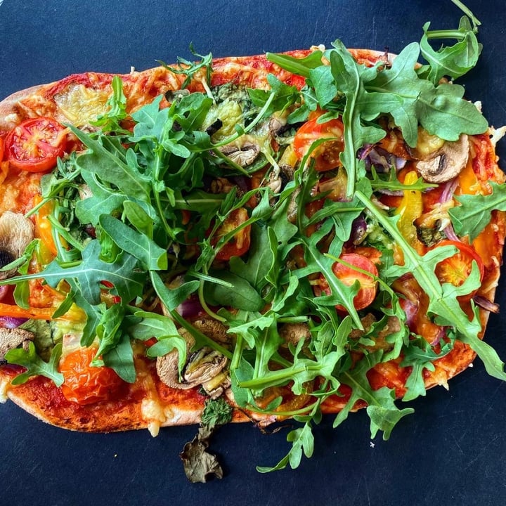 photo of Pizza Hut Restaurants Vegan Flatbread shared by @kaceyainsworth on  27 Aug 2020 - review
