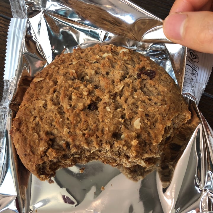 review photo of Lenny & Larry’s The Complete Oatmeal Raisin Cookie shared by @ellielikescooking on 09 Jun 2022 - review