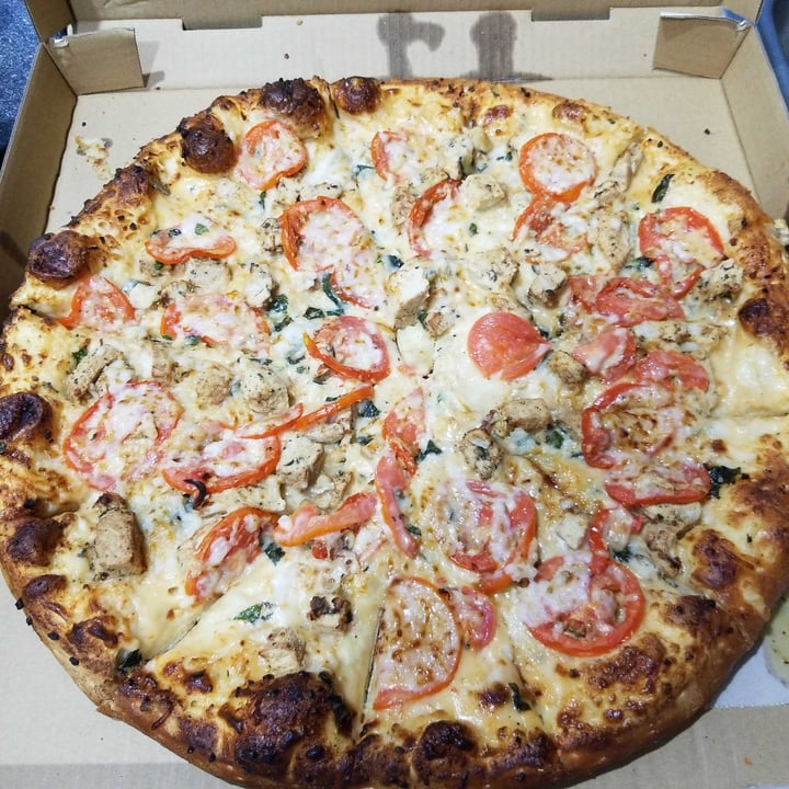 photo of Rudy's Gourmet Pizza Vegan Marguerite Remix shared by @shmoopsify on  11 Mar 2021 - review