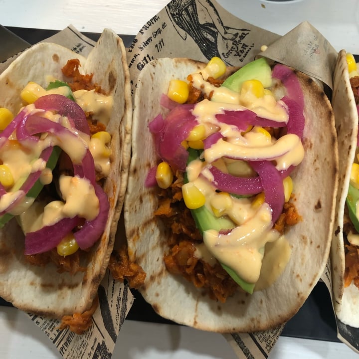 photo of La Patisa Tacos De Tinga De Pollo shared by @comocomervegetales on  24 Aug 2022 - review