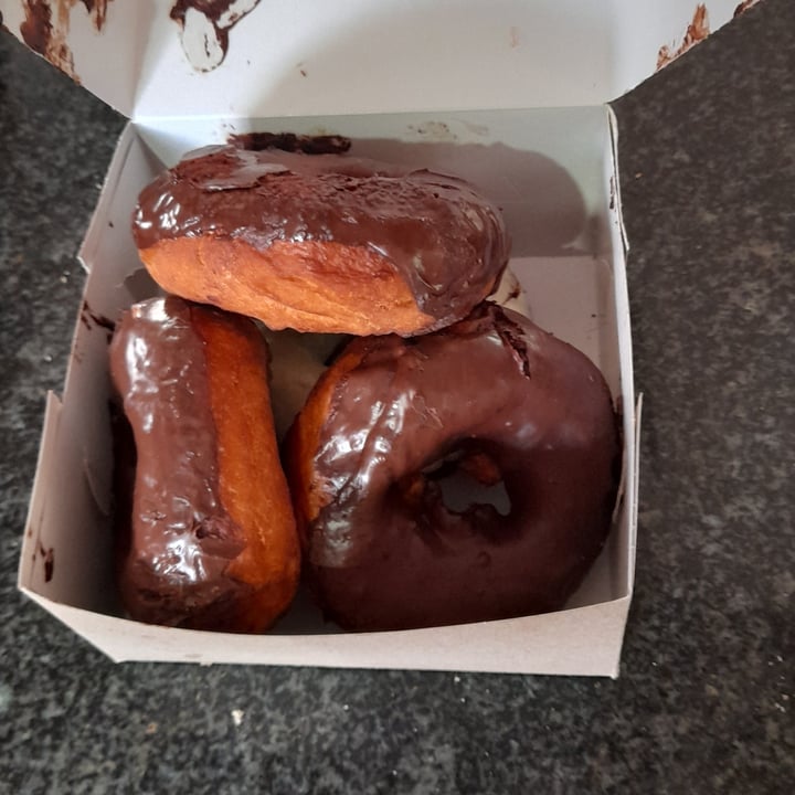 photo of Fresh Earth Food Store Vegan sourdough chocolate donut shared by @wildvegansanctuary on  18 Sep 2022 - review