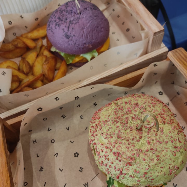 photo of Flower Burger Burger 100% Vegan shared by @tonii on  21 Jan 2023 - review