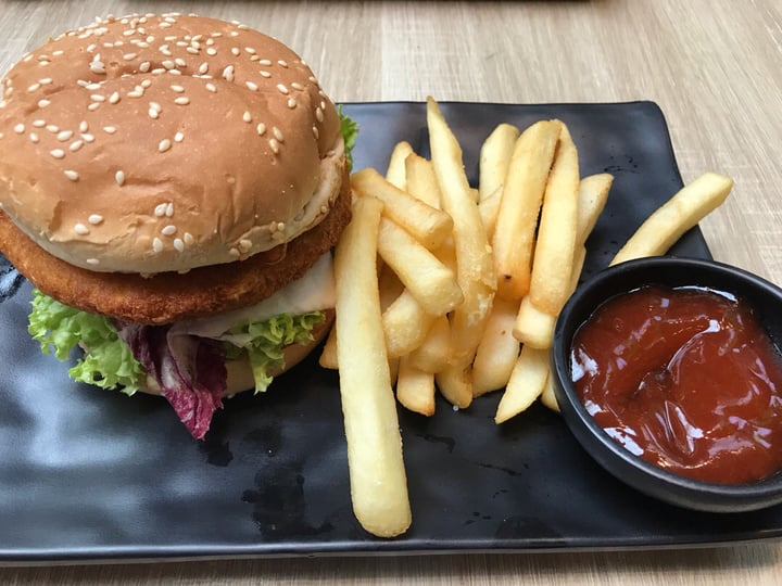 review photo of GreenDot Westgate Thai Spicy Konnyaku Burger shared by @sundial on 05 Nov 2019 - review