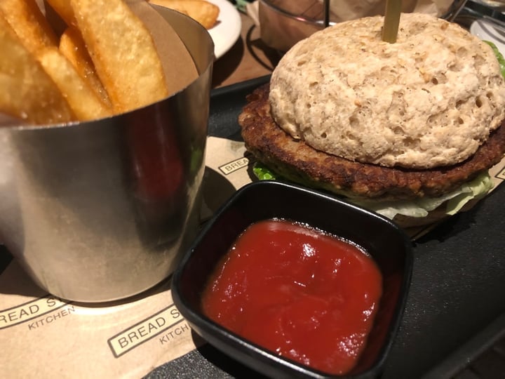 photo of Bread Street Kitchen Singapore Impossible burger shared by @healthywithakriti on  31 Dec 2019 - review