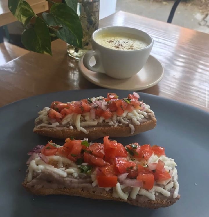 photo of Green & Yang Healthy Bakery Café Molletes shared by @veganeandoporelmundo on  22 Mar 2020 - review