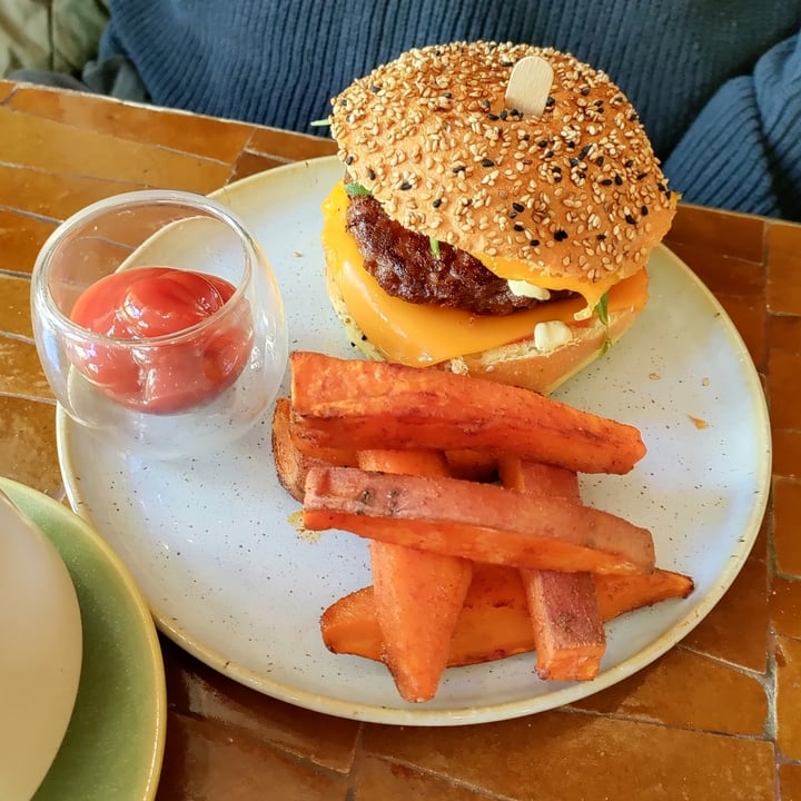 photo of Contrast Burger Vegan shared by @im505 on  16 Dec 2022 - review