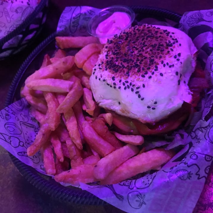 photo of Lado V Hamburguesa full vegana shared by @visheva on  20 May 2022 - review