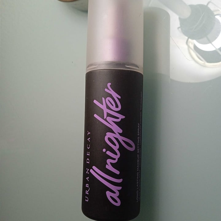 photo of Urban Decay All nighter Makeup Setting Spray - Long Lasting shared by @cejoteando on  09 Aug 2022 - review