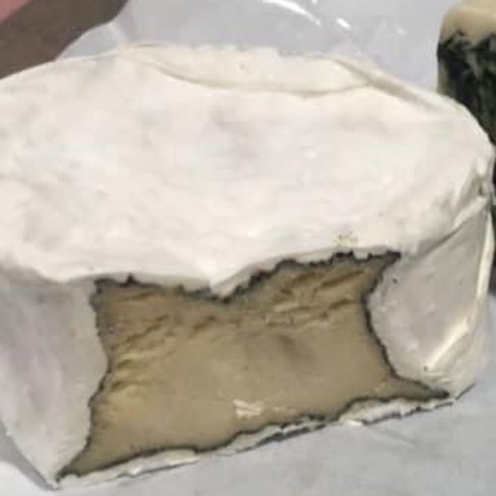 photo of Ecozy Queijo Camembert Trufado shared by @babibarbara on  27 Sep 2021 - review