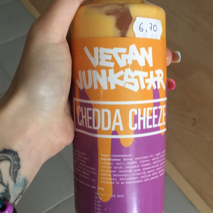 Vegan Junkstar Chedda Cheeze Sauce Review abillion