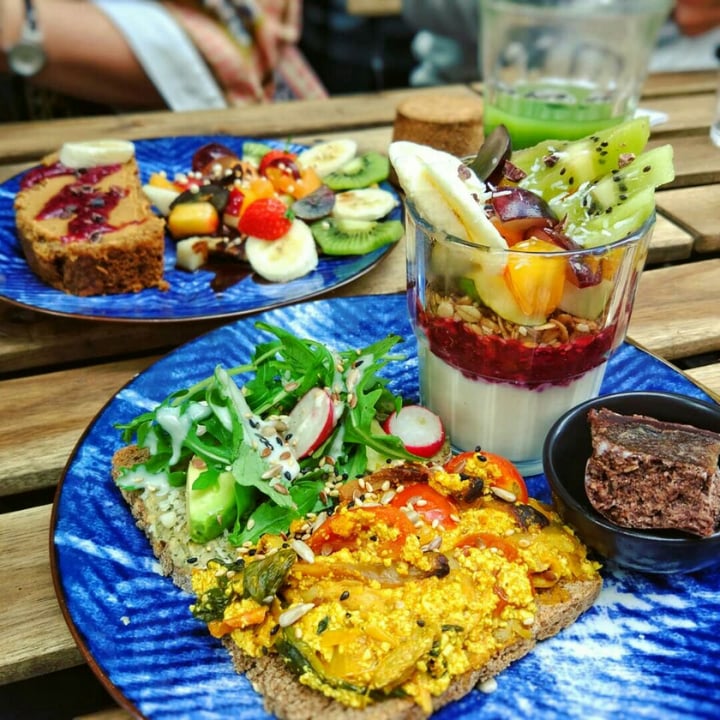 photo of Life Bar Breakfast XL shared by @vagrantvegan on  19 Nov 2018 - review