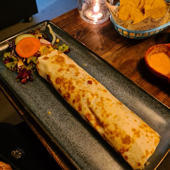 photo of Casita Mexicana burrito with vegetables no cheese shared by @ishara- on  12 Nov 2022 - review