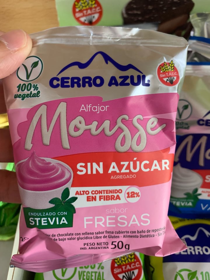 photo of Cerro Azul Alfajor de Mousse de Fresas shared by @micky04 on  05 Feb 2020 - review