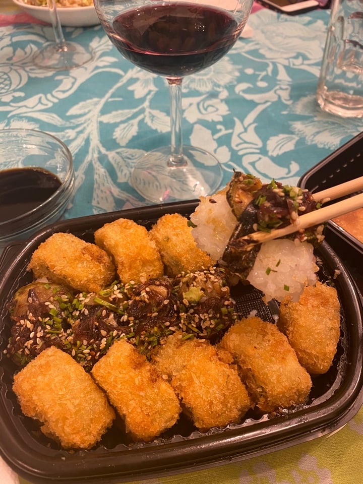 review photo of MAREO Sushi & Vermut Roll Tofu Y Palta - Niguiris Zucchini Y Cebollita shared by @juligoldman on 23 Apr 2020 - review