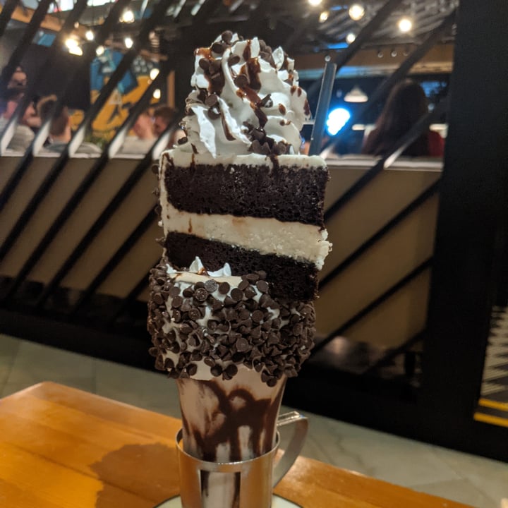 photo of Black Tap Singapore Vegan Black & White Cakeshake shared by @shawneofthedead on  02 Dec 2020 - review