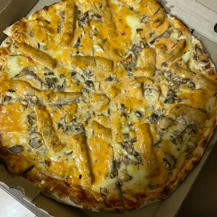 photo of Panarottis Cresta (RELOCATED TO PANAROTTIS FERNDALE) Vegan chicken and Mayo pizza shared by @samanthabunnyfluff on  29 Oct 2021 - review