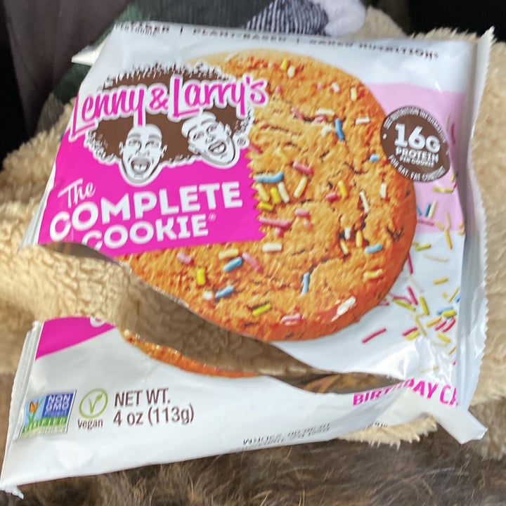 review photo of Lenny & Larry’s The Complete Cookie Birthday Cake shared by @thebooberrypie on 29 Dec 2021 - review