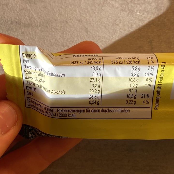 photo of IronMaxx Vegan Protein Bar Lemon Cake Flavor shared by @piah on  03 Jan 2022 - review