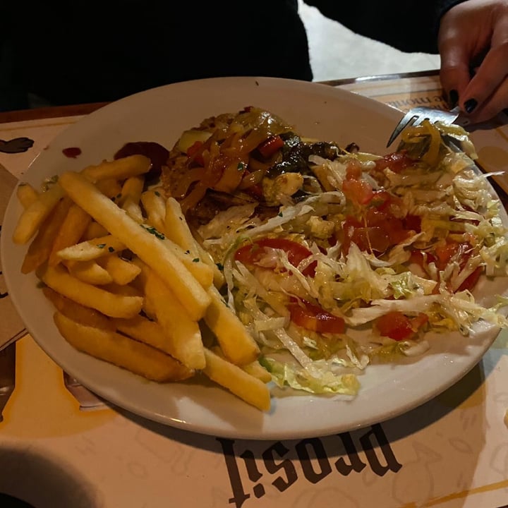 review photo of Prosit Bierhaus Hamburguesa Vegana shared by @micaanrriquez on 20 Jun 2022 - review