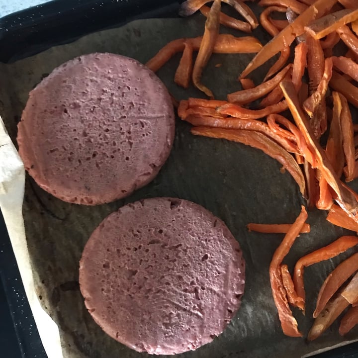 photo of Tesco Plant Chef 2 Meat-Free Burgers shared by @veganillustrator on  16 Aug 2022 - review