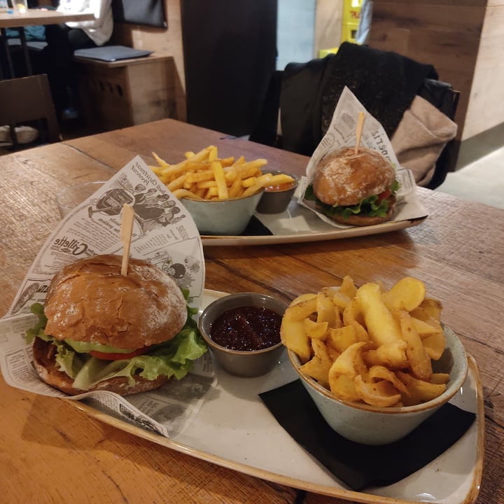 photo of Pims burger&more Burger Vegano shared by @rossellafranzoi on  07 Jan 2022 - review