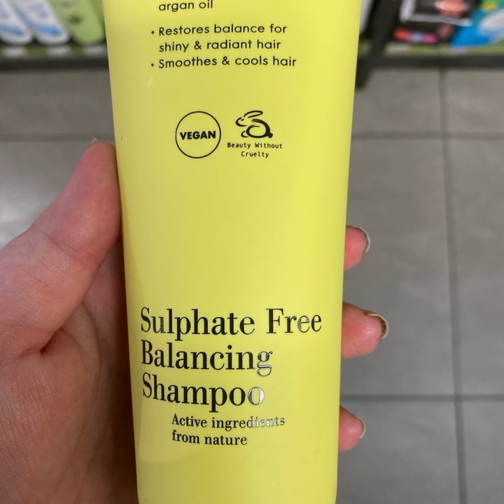 photo of Woolworths Balancing Shampoo For Normal Hair shared by @lillywood86 on  09 Oct 2021 - review