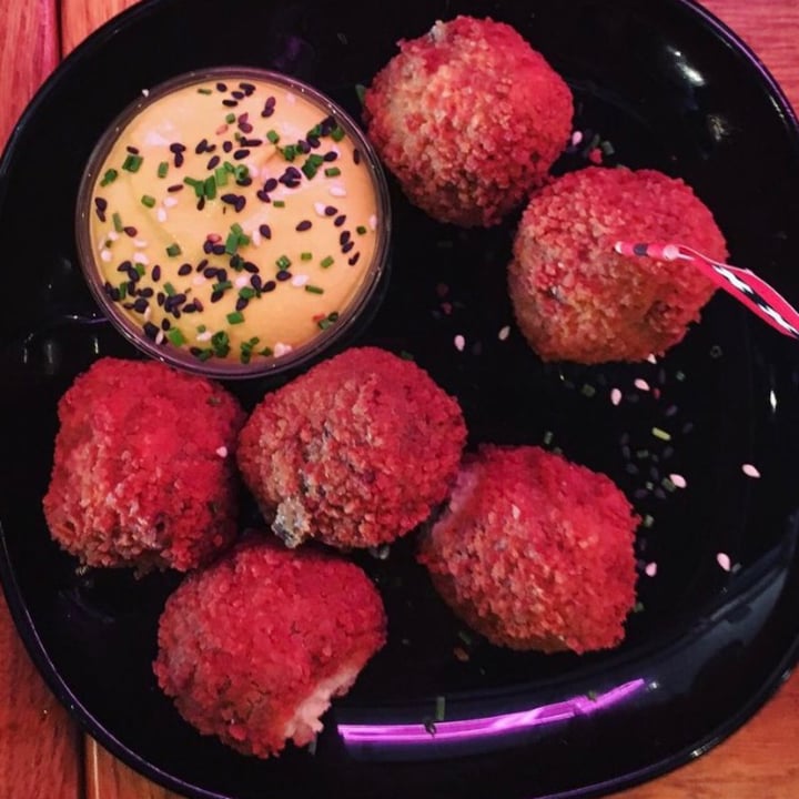 photo of Vegan Junk Food Bar Coconut Curry Bitterballs shared by @louiseloveslentils on  27 Sep 2021 - review