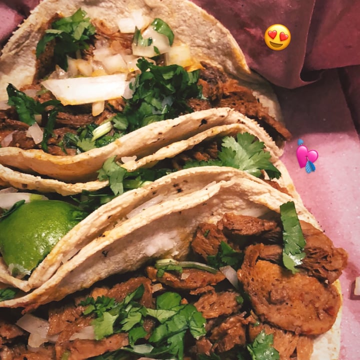 review photo of La Revolucion Vegana Taco de pastor shared by @danielaasac on 23 Nov 2020 - review