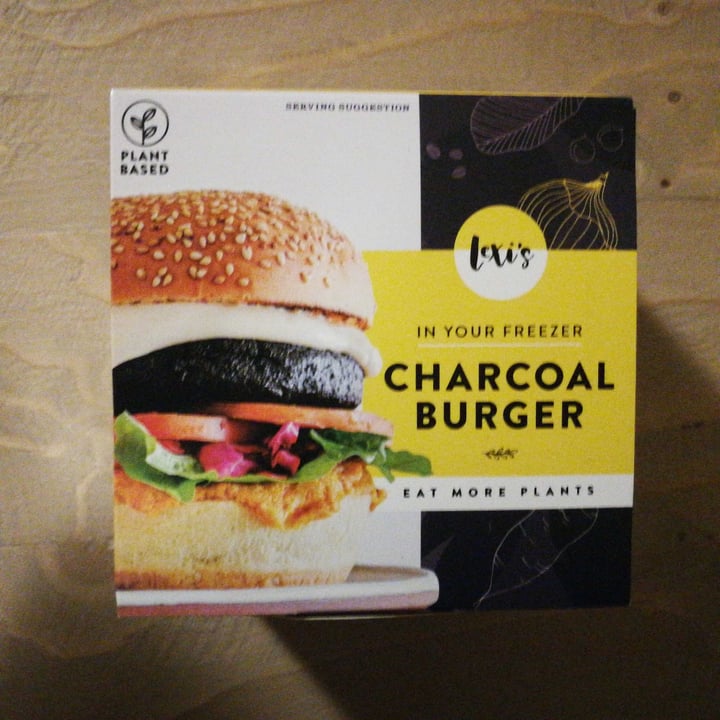 photo of Lexi's Healthy Eatery Frozen Charcoal Burger shared by @taylavanreenen on  12 Oct 2020 - review