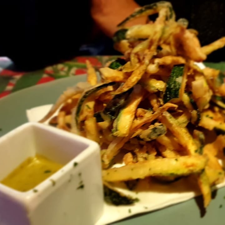 photo of Vegan E Meet Italy Zucchini Chips shared by @leeanneg on  15 Aug 2021 - review