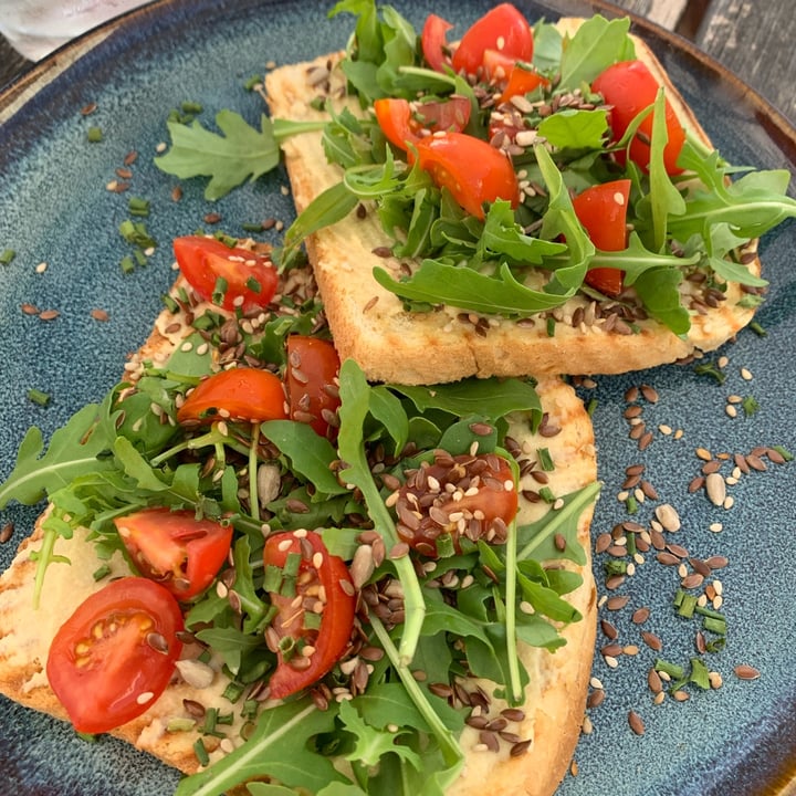 photo of Cafinho Piran Hummus Toast shared by @slovenianveganfinds on  03 Jul 2022 - review