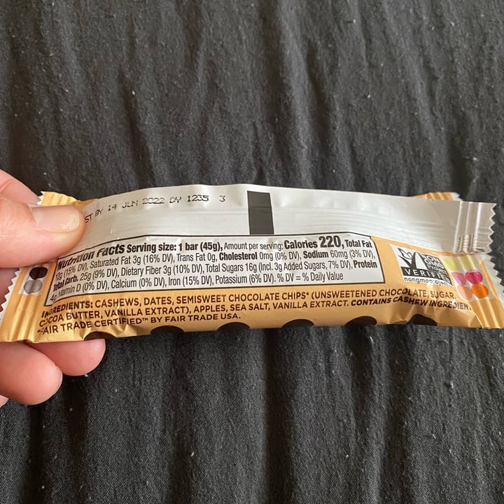 review photo of Larabar Chocolate Chip Cookie Dough shared by @emycaldeira on 10 May 2022 - review