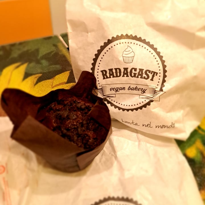 photo of Radagast Vegan Bakery Muffin Cioccolato E Lamponi shared by @eldiablo on  16 Sep 2022 - review