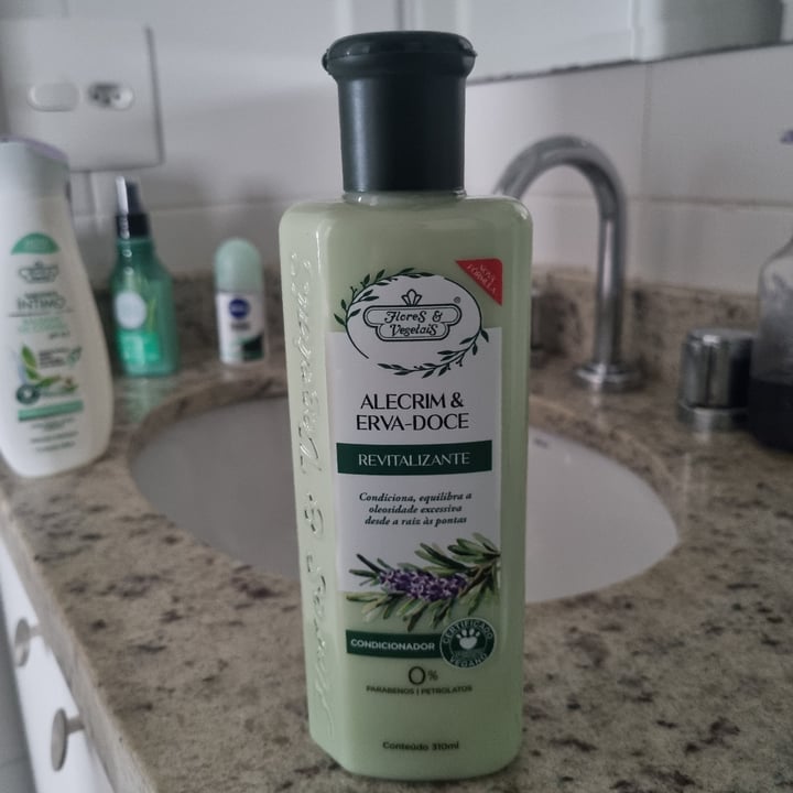 review photo of Flores & Vegetais Condicionador Alecrim e Erva-doce shared by @ligiarabay on 05 May 2022 - review