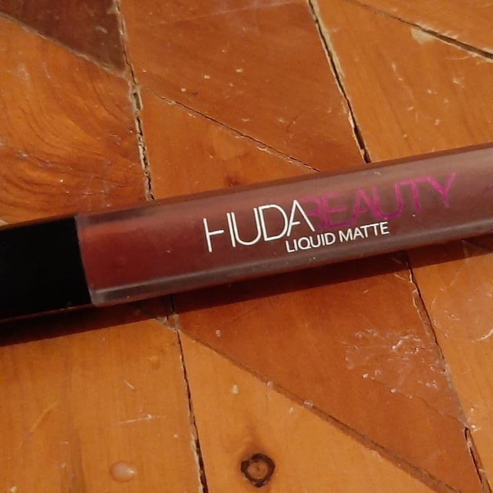 photo of Huda Beauty Liquid lipstick shared by @personne54 on  25 Apr 2022 - review