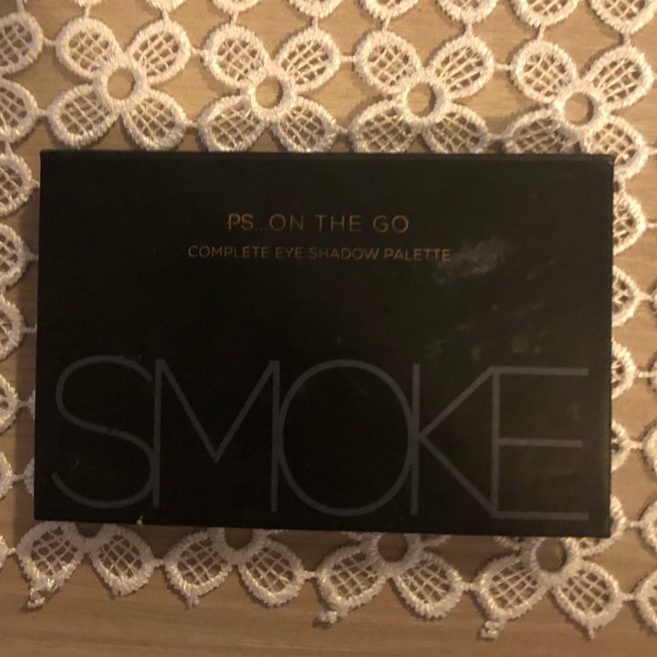 review photo of Primark Beauty eye shadow palette shared by @hydrochloriide on 29 Apr 2022 - review