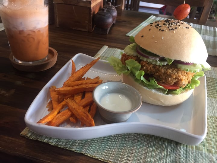 photo of Ganita Cafe Happy Chicken Burger shared by @hannahjade on  19 Nov 2019 - review