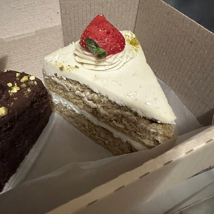 photo of Vica torta de banana y chocolate blanco shared by @juliaarena on  25 Oct 2022 - review