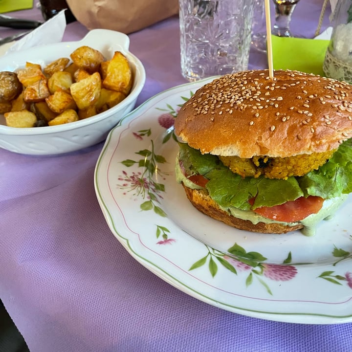 photo of Ristoro Dantesca burger vegan shared by @francyromana on  26 Jun 2022 - review