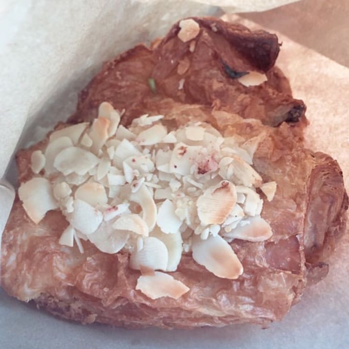 photo of Tart Bakery Chocolate Almond Croissant shared by @carmenlim on  06 May 2020 - review
