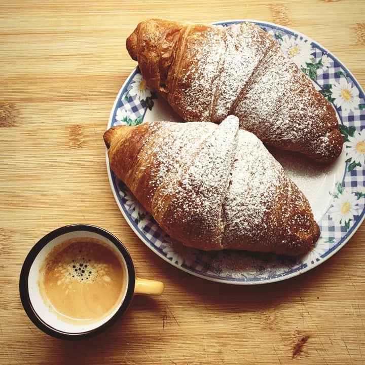 photo of Pasticceria L'Incontro Firenze Brioche Vegan Vuota shared by @greenpower on  31 Oct 2022 - review