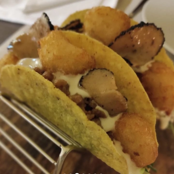 photo of Pesto di Pistacchio Tacos Con Beyond Meat E Tartufo shared by @daniela94 on  23 Mar 2022 - review