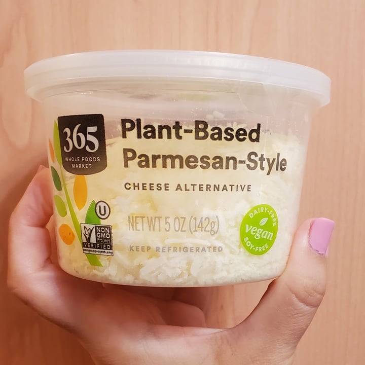 photo of 365 Whole Foods Market Plant-Based Parmesan-Style shared by @klarina on  23 Jun 2022 - review