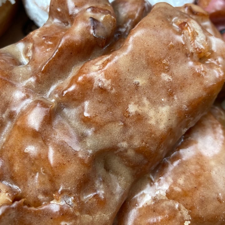 photo of Donut Monster Classic Apple Fritter shared by @chloslo on  15 Nov 2021 - review